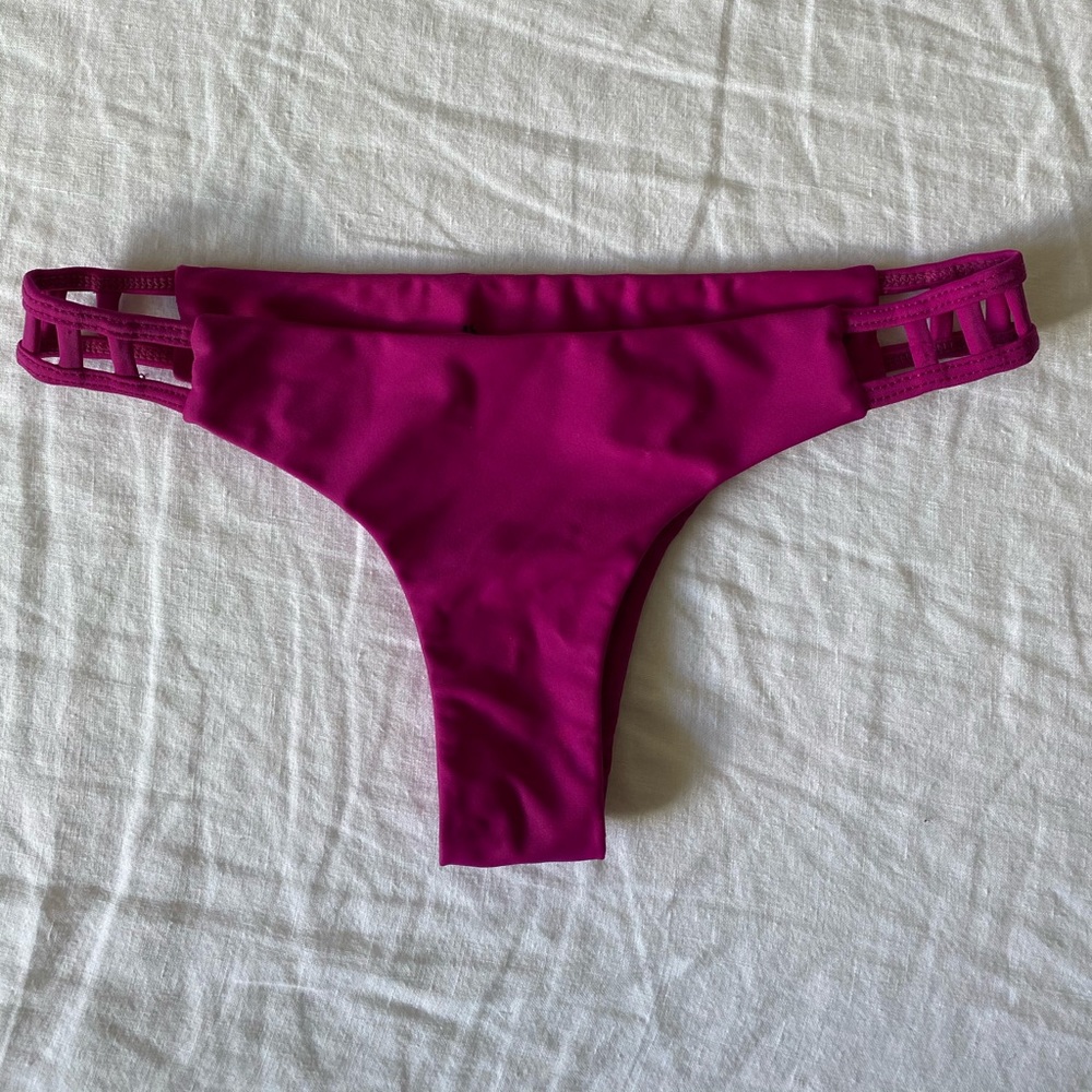 Issa De Mar “Hina” bottoms in Fushia size X-Small
